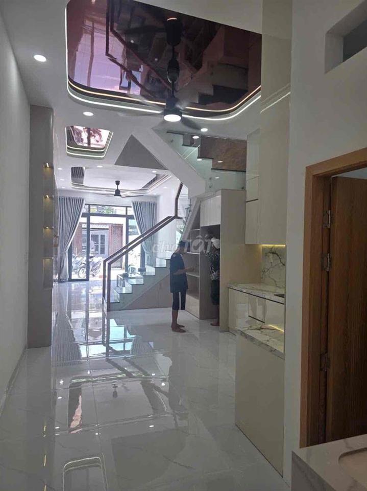 Bán căn nhà mới hoàn thiện 1 tret 2 lầu hoàn công ngay bigc go