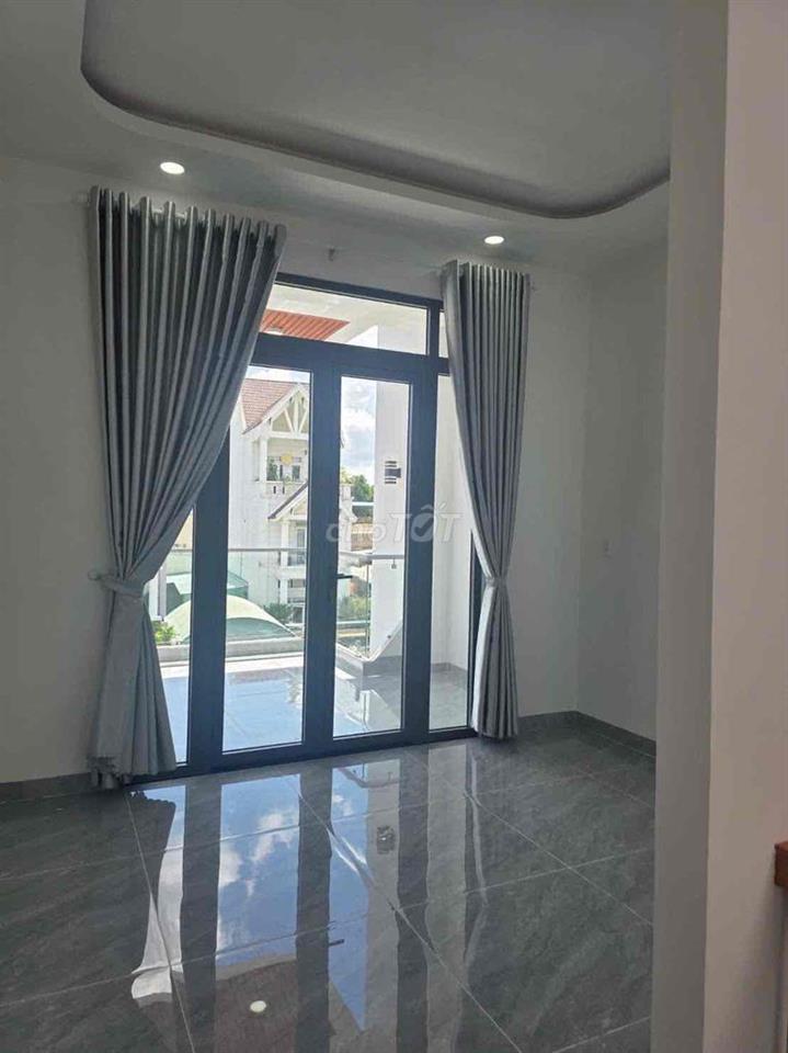 Bán căn nhà mới hoàn thiện 1 tret 2 lầu hoàn công ngay bigc go