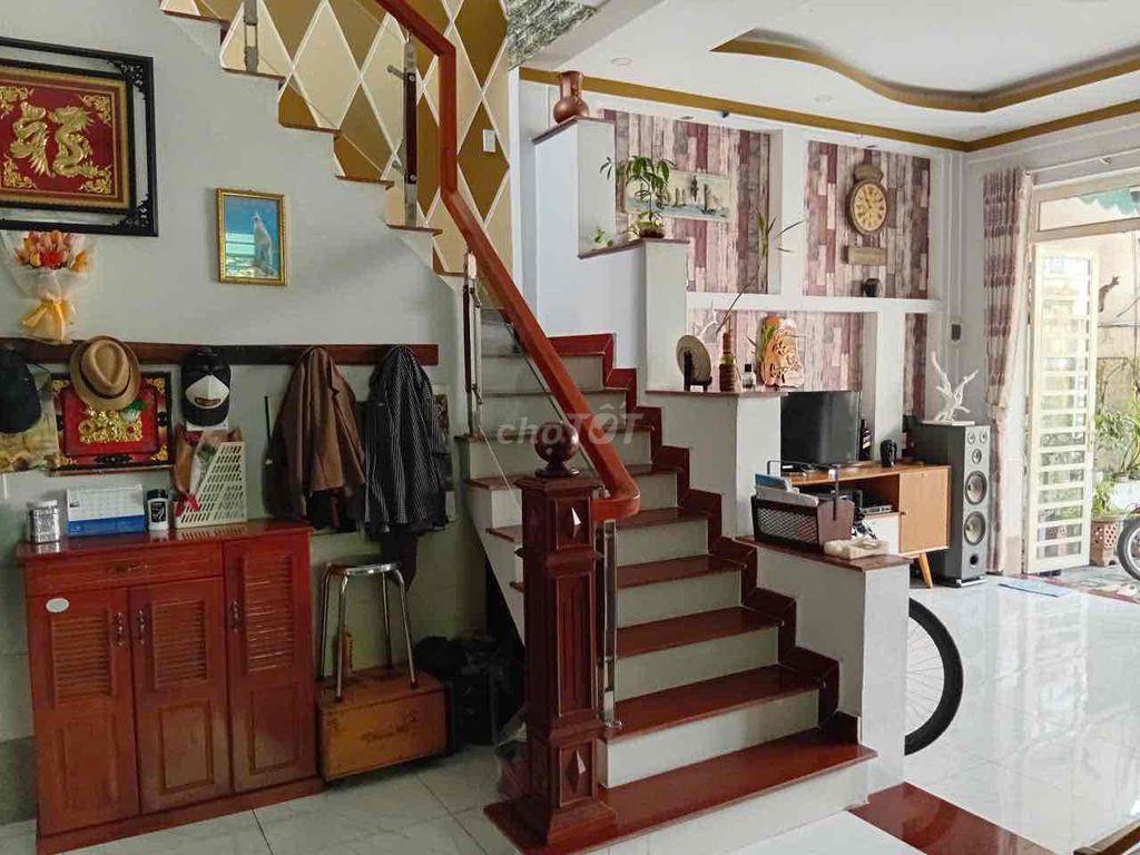 Cần bán nhà trệt lầu ngay sân vận động đông hoà