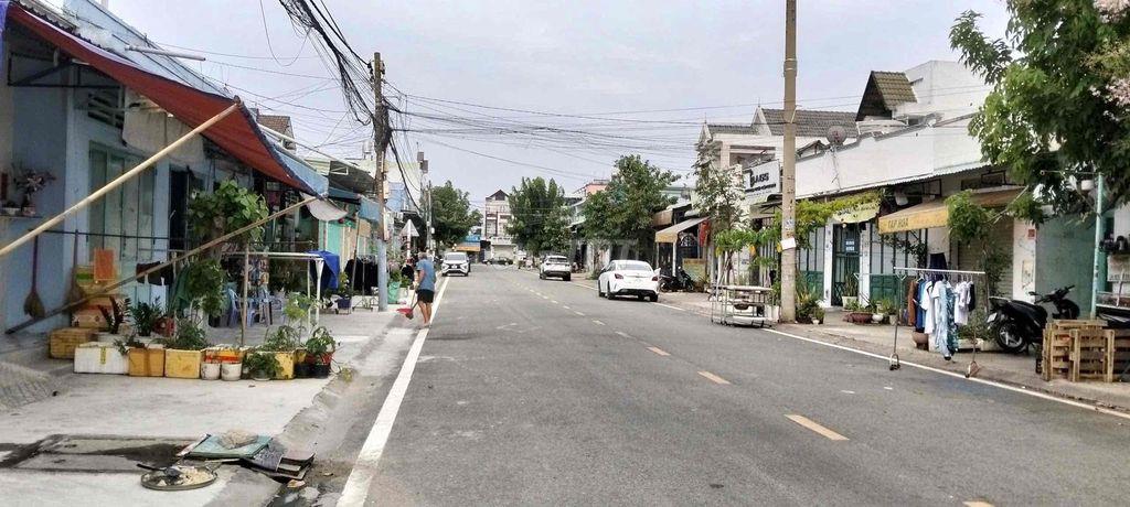 Cần bán mặt bằng kinh doanh rộng rãi đường D9 - KDC Việt Sing