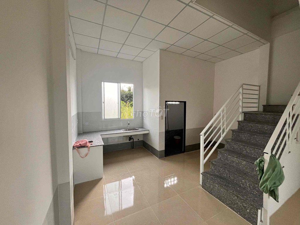Nhà mới xây xe 7 chổ đậu ngay cửa