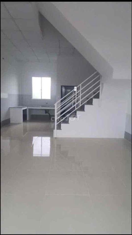 Nhà mới xây xe 7 chổ đậu ngay cửa