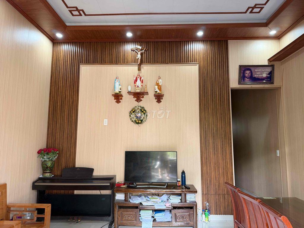 CẦN BÁN GẤP