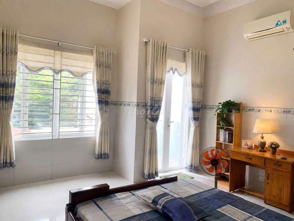 Bán nhà mặt tiền Nguyễn Thị Minh Khai, P. Dĩ An, 1 trệt 2 lầu, KD 