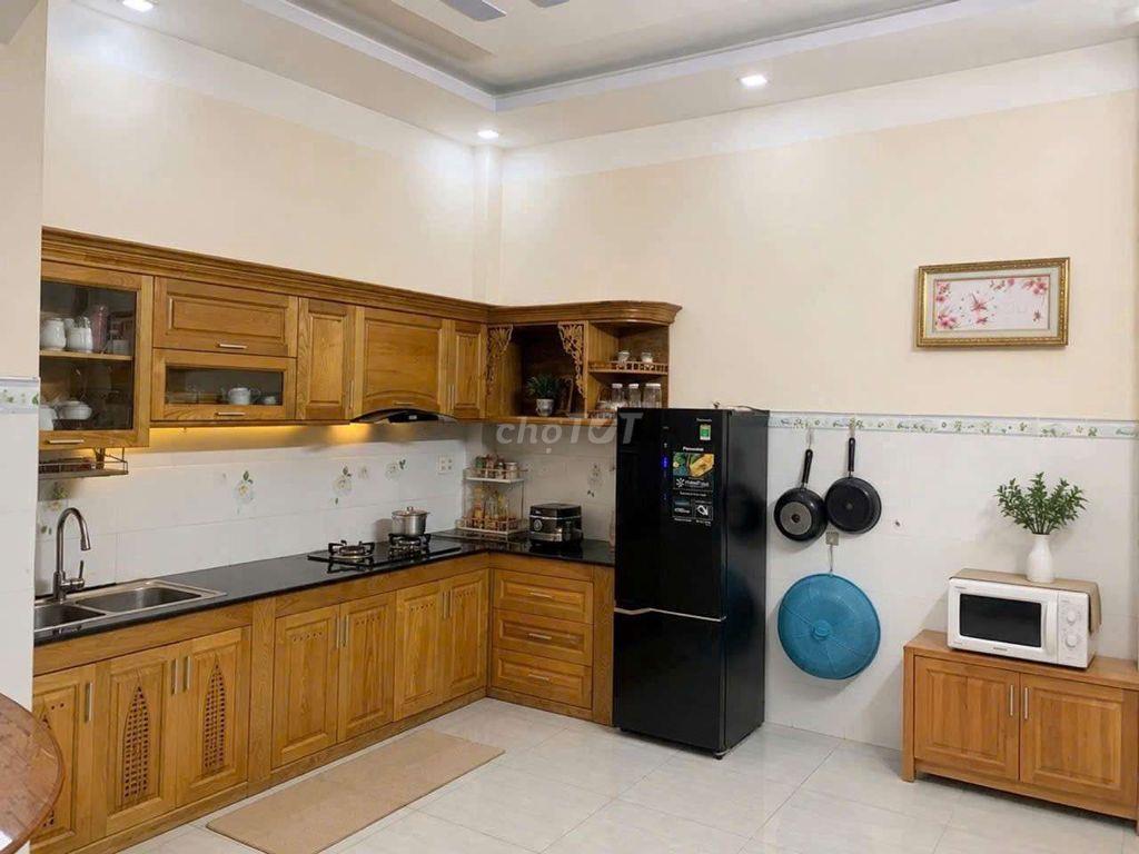 Bán nhà mặt tiền Nguyễn Thị Minh Khai, P. Dĩ An, 1 trệt 2 lầu, KD 