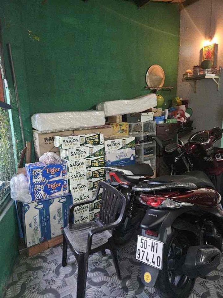 ngang 5m dài 11m trệt lầu có sân 7m6x3m
