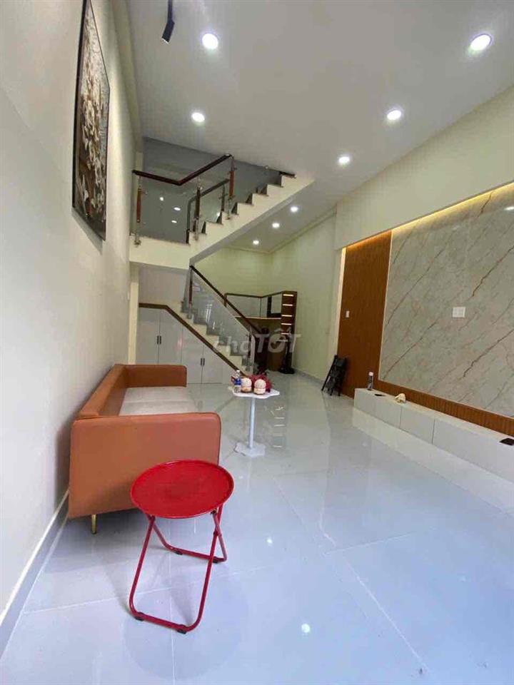 cần bán gấp nhà 2 tầng hẻm xe hơi