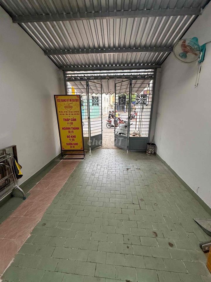Nhà nguyên căn mặt tiền