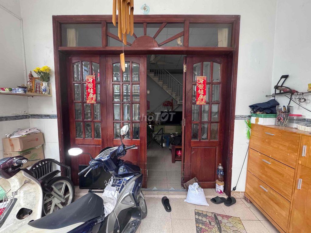 Cần bán nhà cách chợ Tam Hà 180m