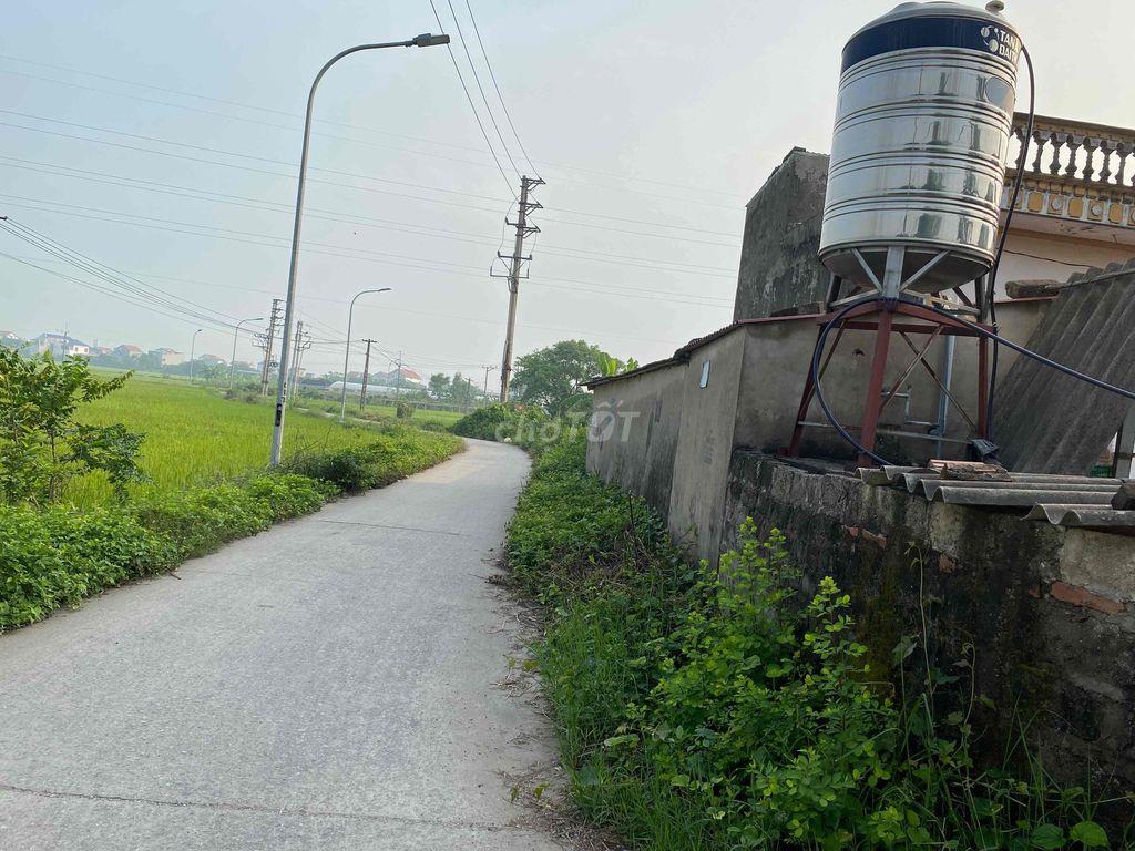 cần bán gấp nhà hai mặt tiền