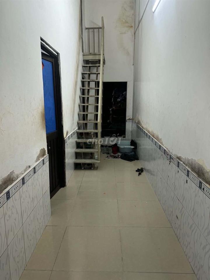 Bán nhà mặt tiền đường Lê Thành Phương