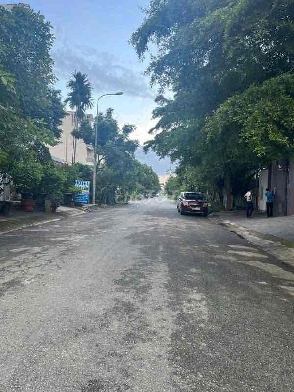 BÁN NHÀ NÁT GÓC 2 MT LIÊN PHƯỜNG 250M² , GẦN THE GLOBAL CITY 28,5 TỶ