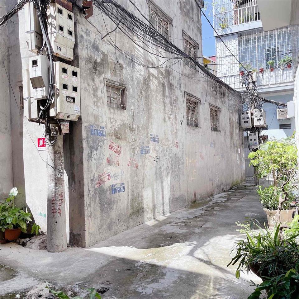 Nhà lô góc 2 mặt thoáng vuông đẹp