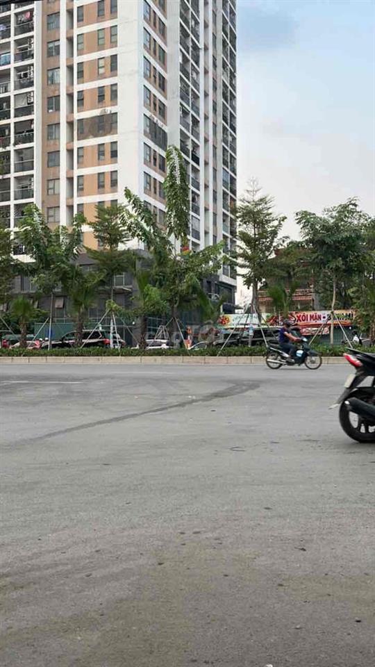 cửa hàng mặt phố đường 2,5