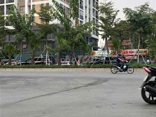 cửa hàng mặt phố đường 2,5