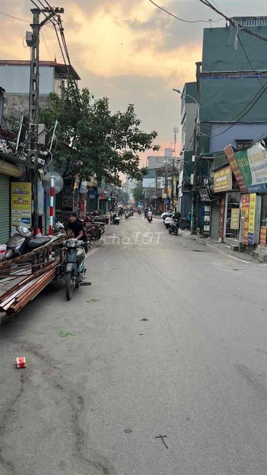 cửa hàng mặt phố đường 2,5
