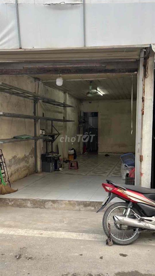cửa hàng mặt phố đường 2,5