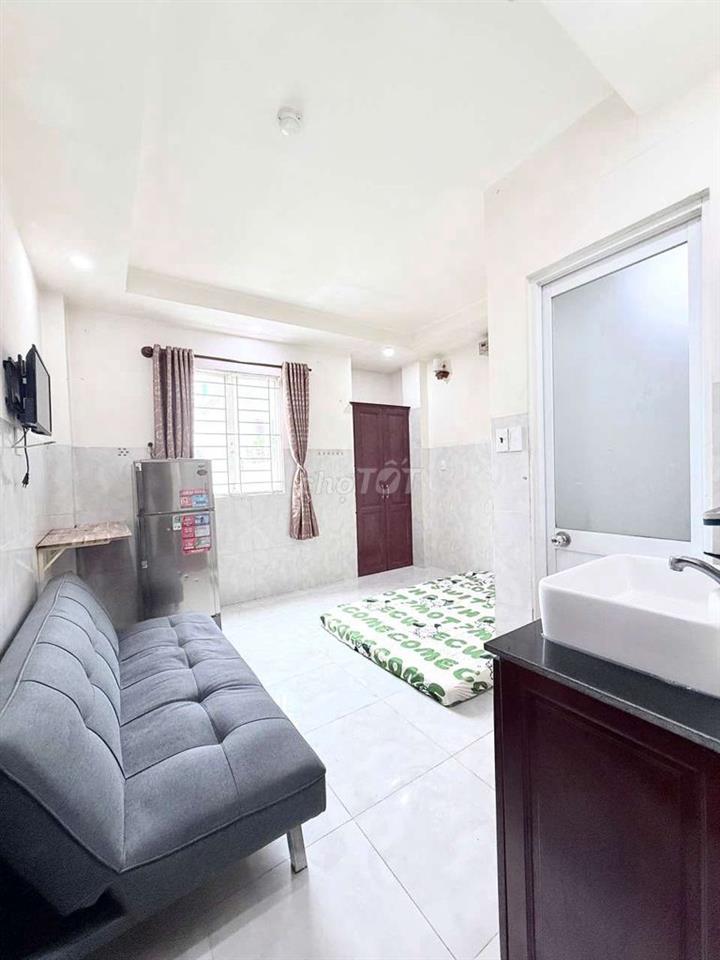 CHO THUÊ PHÒNG FULL NỘI THẤT TÂN PHÚ – CỬA SỔ LỚN, THANG MÁY, HẦM XE