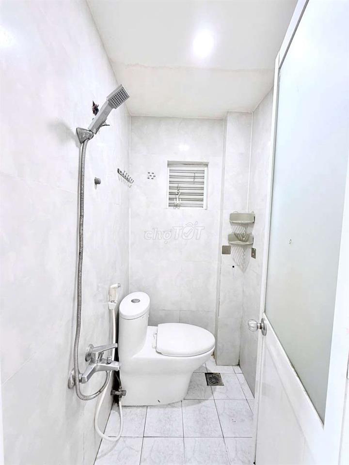 CHO THUÊ PHÒNG FULL NỘI THẤT TÂN PHÚ – CỬA SỔ LỚN, THANG MÁY, HẦM XE
