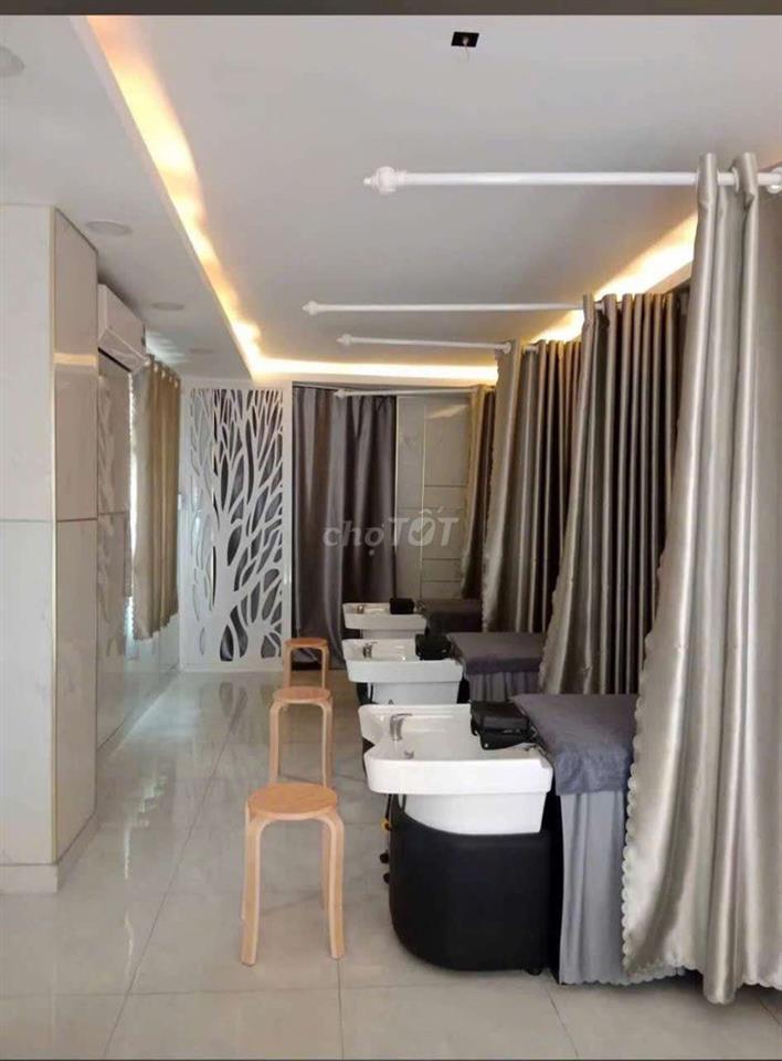 Cho thuê tiệm spa thiết bị đầy đủ ở Quận 1
