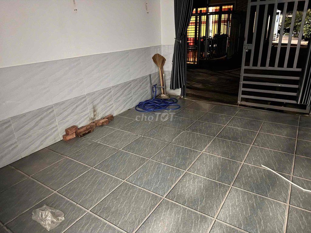 Bán nhà 12x20 hổ cư, sổ hồng riêng, phường Trảng Bom, đường xe hơi, gầ