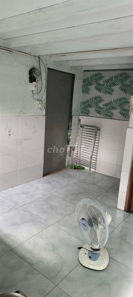 Nhà Tân Xuân 3, cách đường Tân Xuân 3 chỉ 1 căn
