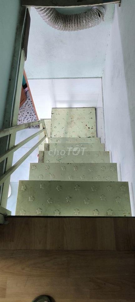 Nhà Tân Xuân 3, cách đường Tân Xuân 3 chỉ 1 căn