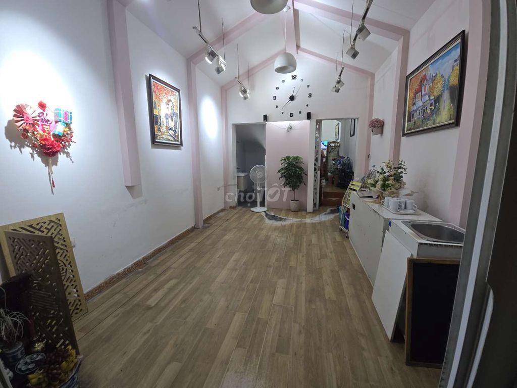 Cho thuê MBKD Nguyễn Ngọc Vũ 25m2, giá thương lượng, khu vực trung tâm