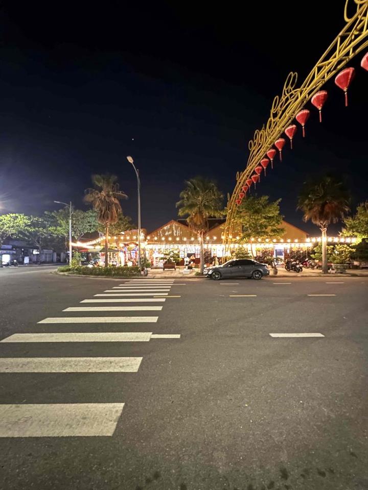 Cho thuê mặt bằng 2 mặt tiền rộng thoáng