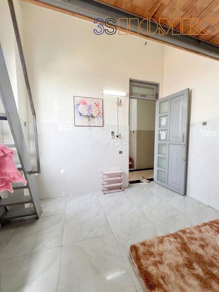 CHO THUÊ PHÒNG HOÀNG BẬT ĐẠT – CÓ GÁC, CỬA SỔ ,THANG MÁY – GIÁ 3TR9