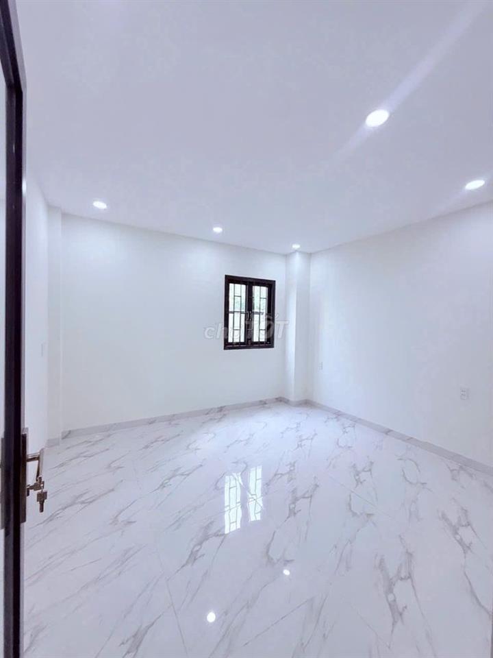 BÁN NHÀ ĐẸP DIỆN TÍCH VÀNG ĐƯỜNG LÊ TRỌNG TẤN