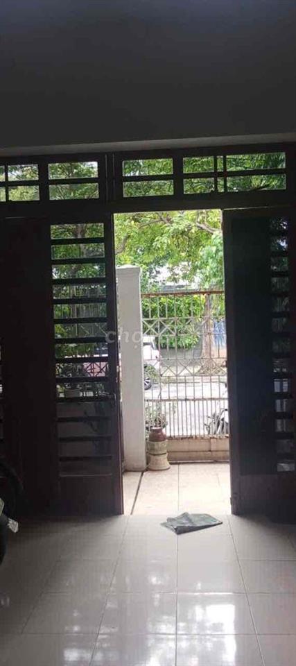 Chính chủ cần bán căn nhà gác lững đổ mê kiên cố .