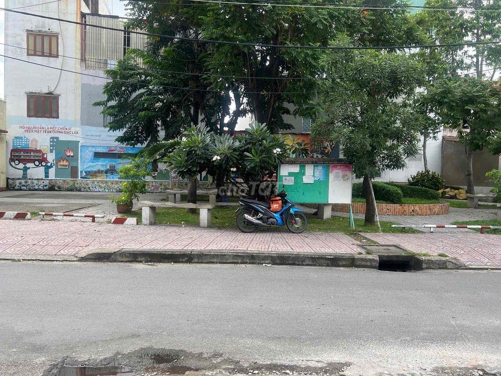 Bán nhà lầu 4 tầng, diện tích rộng, cách công viên 3 căn nhà