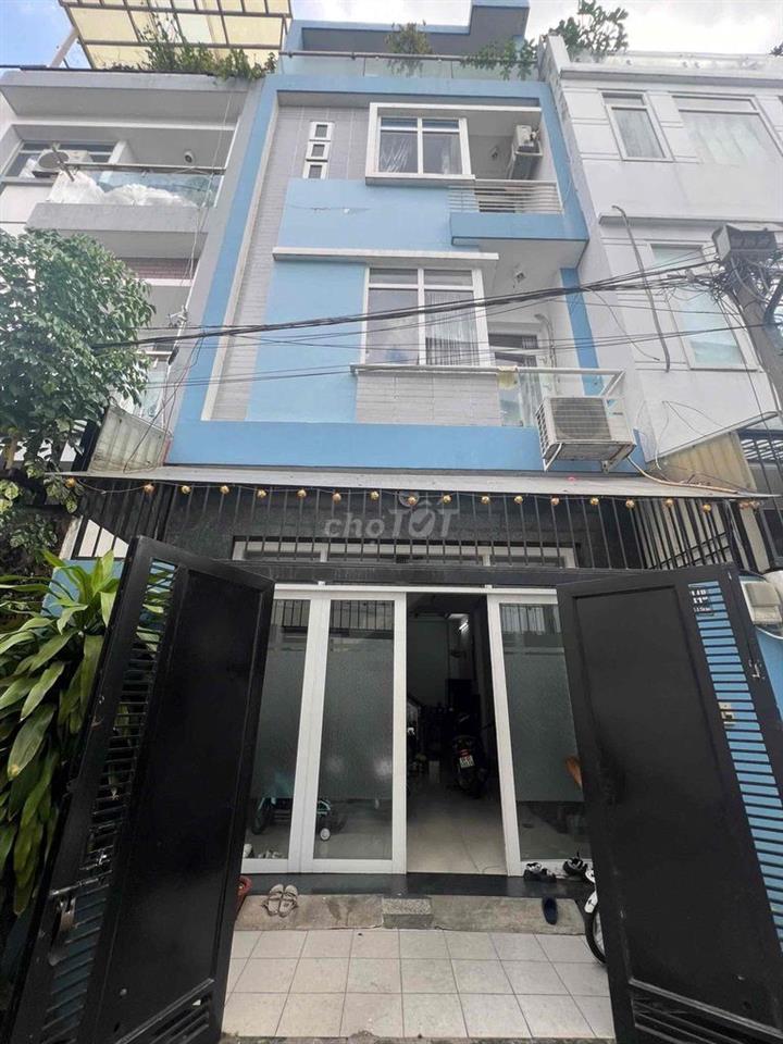 Bán nhà lầu 4 tầng, diện tích rộng, cách công viên 3 căn nhà