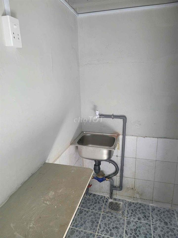 Trống phòng Hồ Văn Long, cuối đường Lê Trọng Tấn!