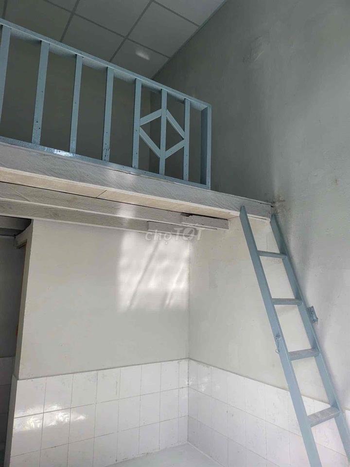 Trống phòng Hồ Văn Long, cuối đường Lê Trọng Tấn!