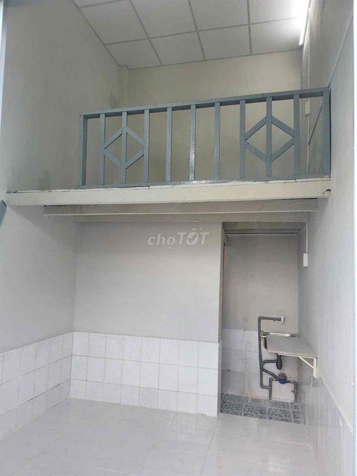 Trống phòng Hồ Văn Long, cuối đường Lê Trọng Tấn!
