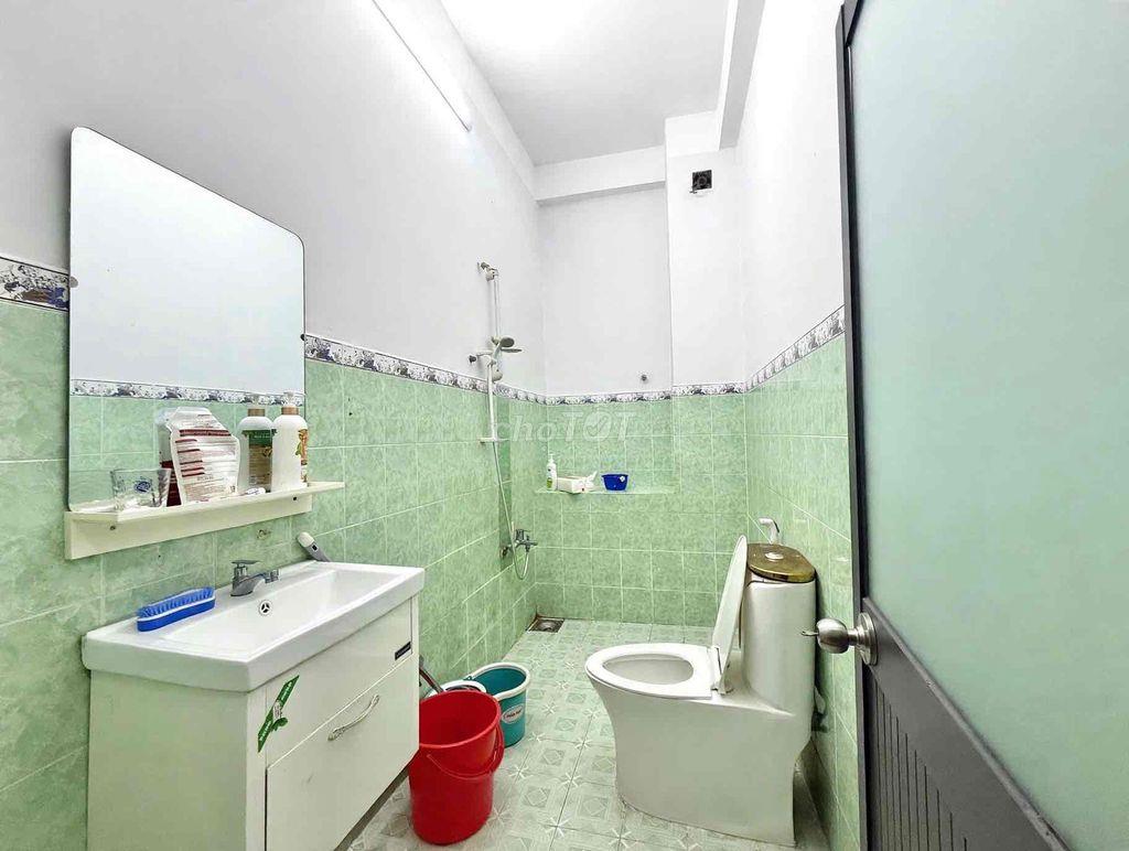 Phòng Ban Công Rộng Thoáng 30m2 - Full NT tại Tân Tạo, Bình Tân.