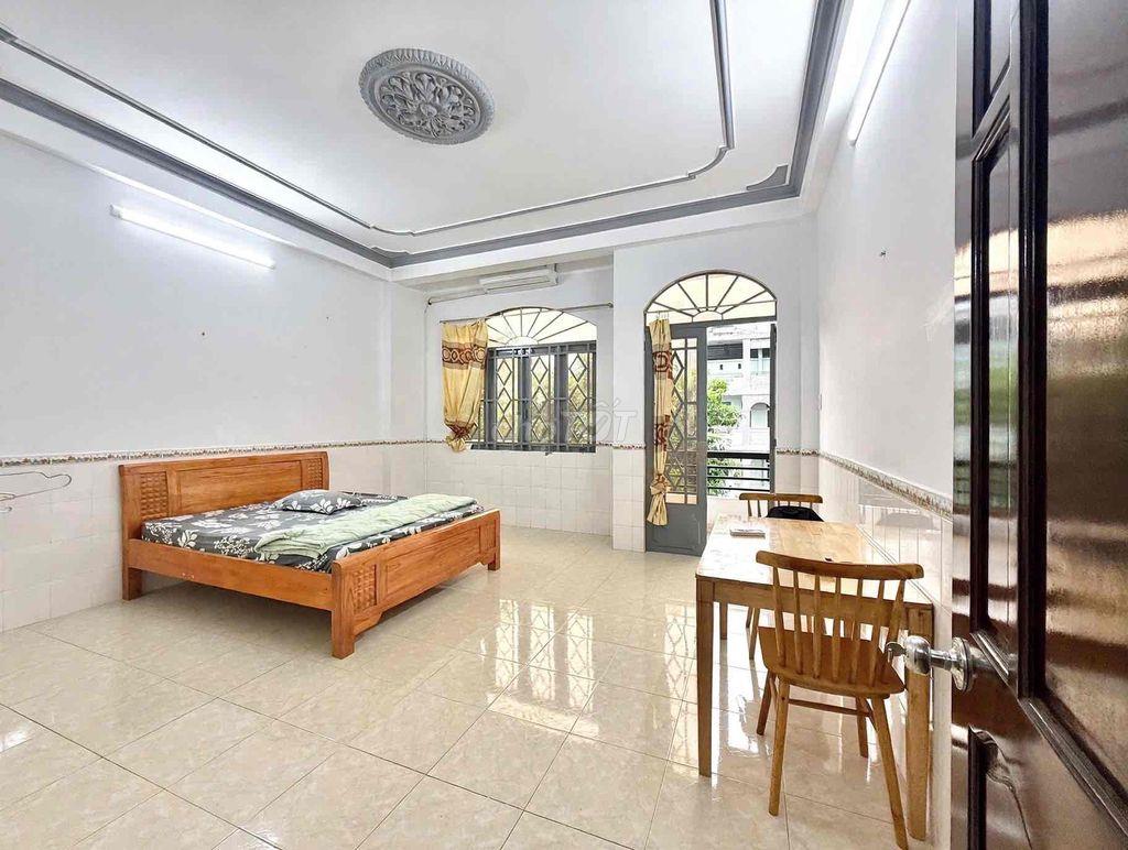 Phòng Ban Công Rộng Thoáng 30m2 - Full NT tại Tân Tạo, Bình Tân.