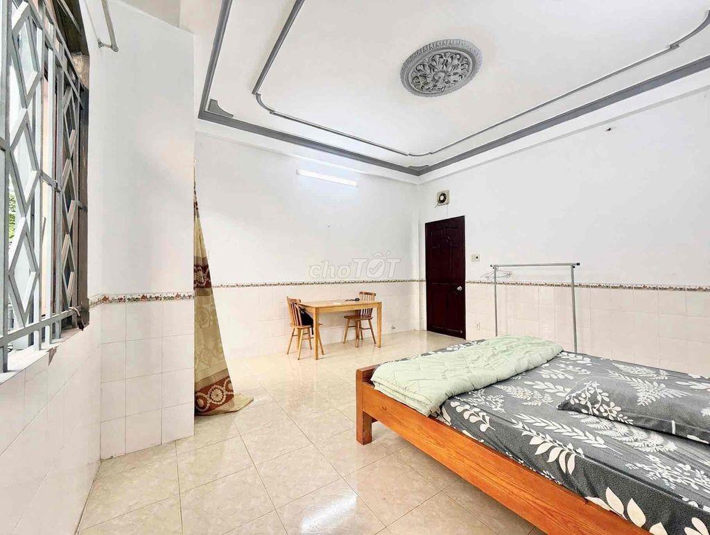 Phòng Ban Công Rộng Thoáng 30m2 - Full NT tại Tân Tạo, Bình Tân.