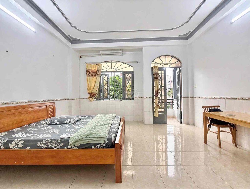 Phòng Ban Công Rộng Thoáng 30m2 - Full NT tại Tân Tạo, Bình Tân.