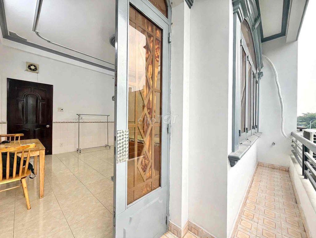 Phòng Ban Công Rộng Thoáng 30m2 - Full NT tại Tân Tạo, Bình Tân.