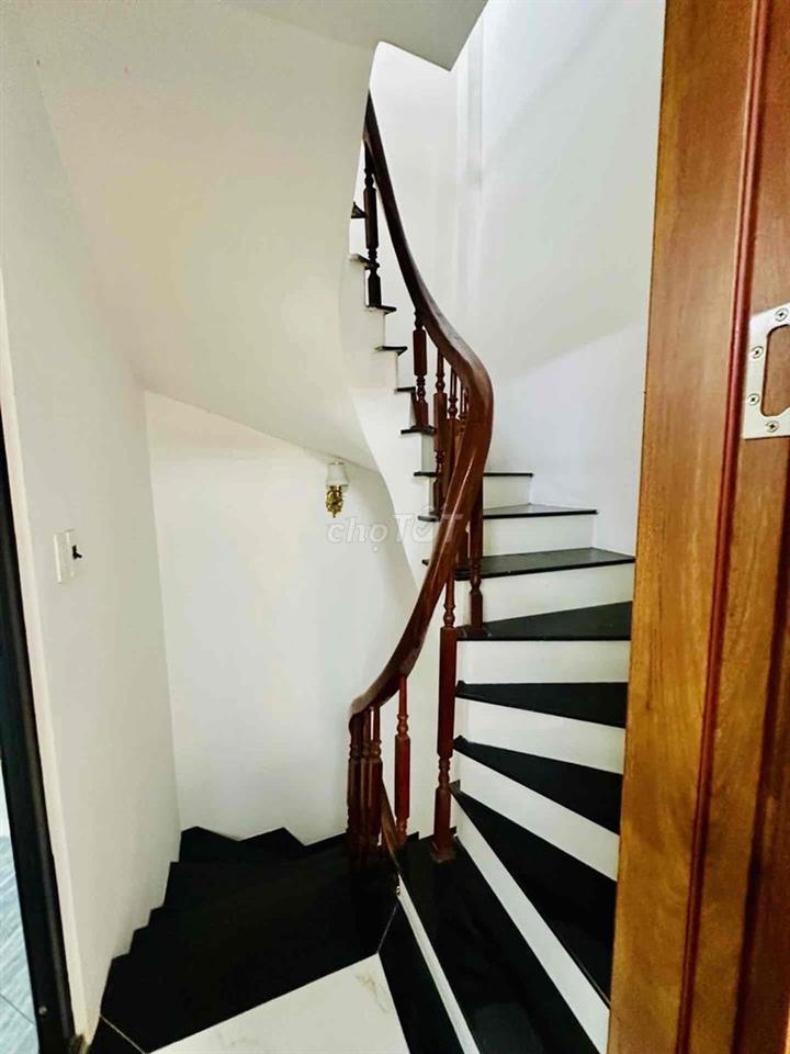 nhà phố Bạch Mai 5 tầng * 30m, ô tô đỗ cửa, chỉ 8 tỷ
