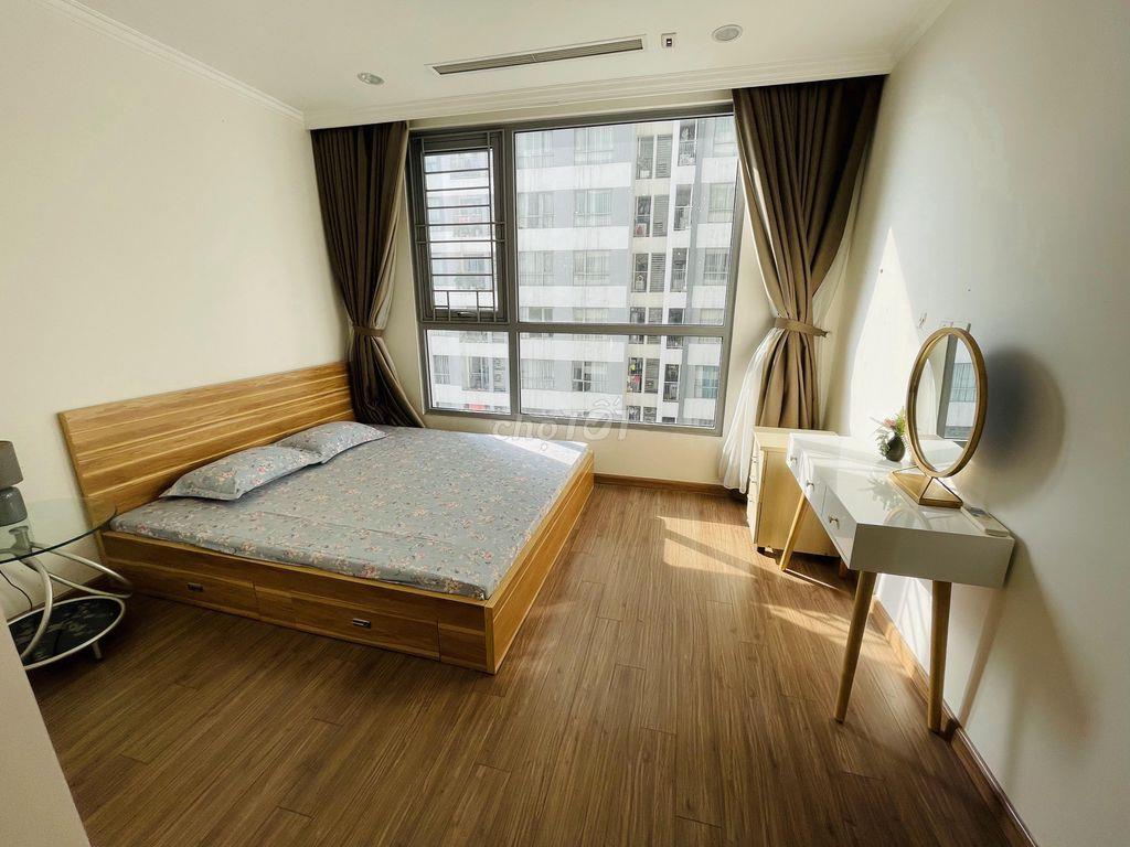 Bán căn hoa hậu 2PN tầng trung, tòa Park 6, Times City - Hà Nội
