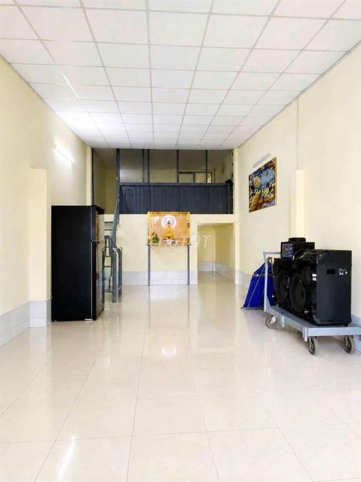 Chỉ hơnn4 tỷ , 4.5 x 16m , 2 tầng , đường 8m thông , gần Ngã Tư Bốn Xã