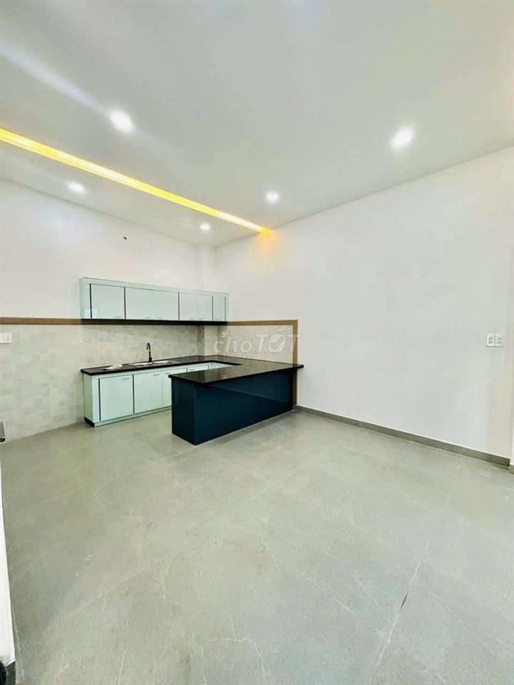 Mặt tiền Tên Lửa , 5.2 x 15m , 4 tầng mới đẹp , chỉ nhỉnh 8 tỷ