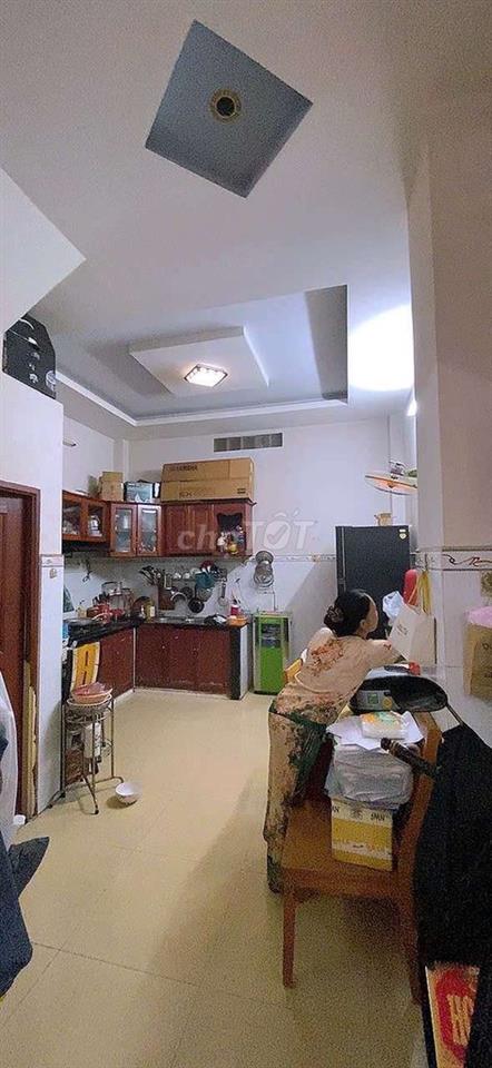 Chỉ hơn 4 tỷ , 48m2 , 3 tầng 5pn sân thượng , cạnh Lê Văn Quới