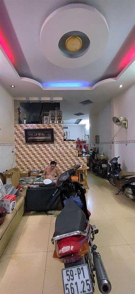 Chỉ hơn 4 tỷ , 48m2 , 3 tầng 5pn sân thượng , cạnh Lê Văn Quới