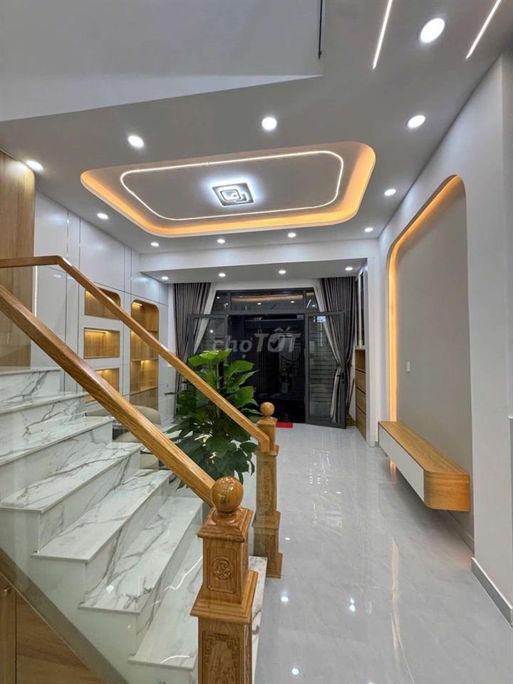 Ngay chợ Gò Xoài , 6 x 12m , 2 tầng 3pn mới đẹp , hẻm 6m , hơn 4 tỷ