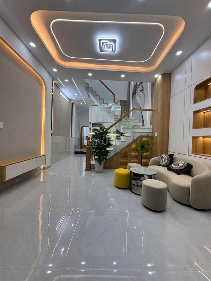 Ngay chợ Gò Xoài , 6 x 12m , 2 tầng 3pn mới đẹp , hẻm 6m , hơn 4 tỷ